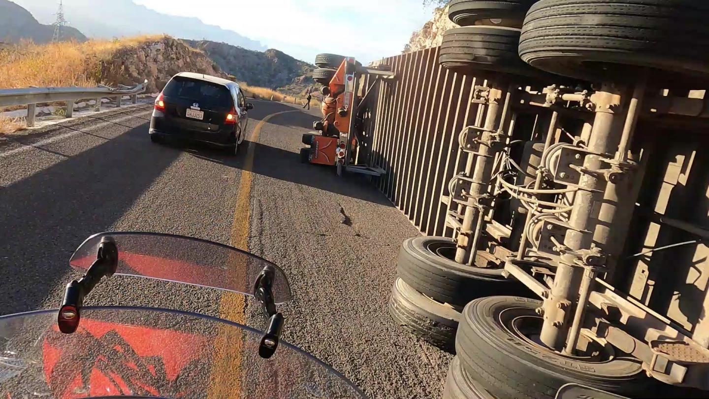 Click image for larger version

Name:	Mountains to Loreto Shores RV Park - truck 2.jpg
Views:	138
Size:	246.5 KB
ID:	27728